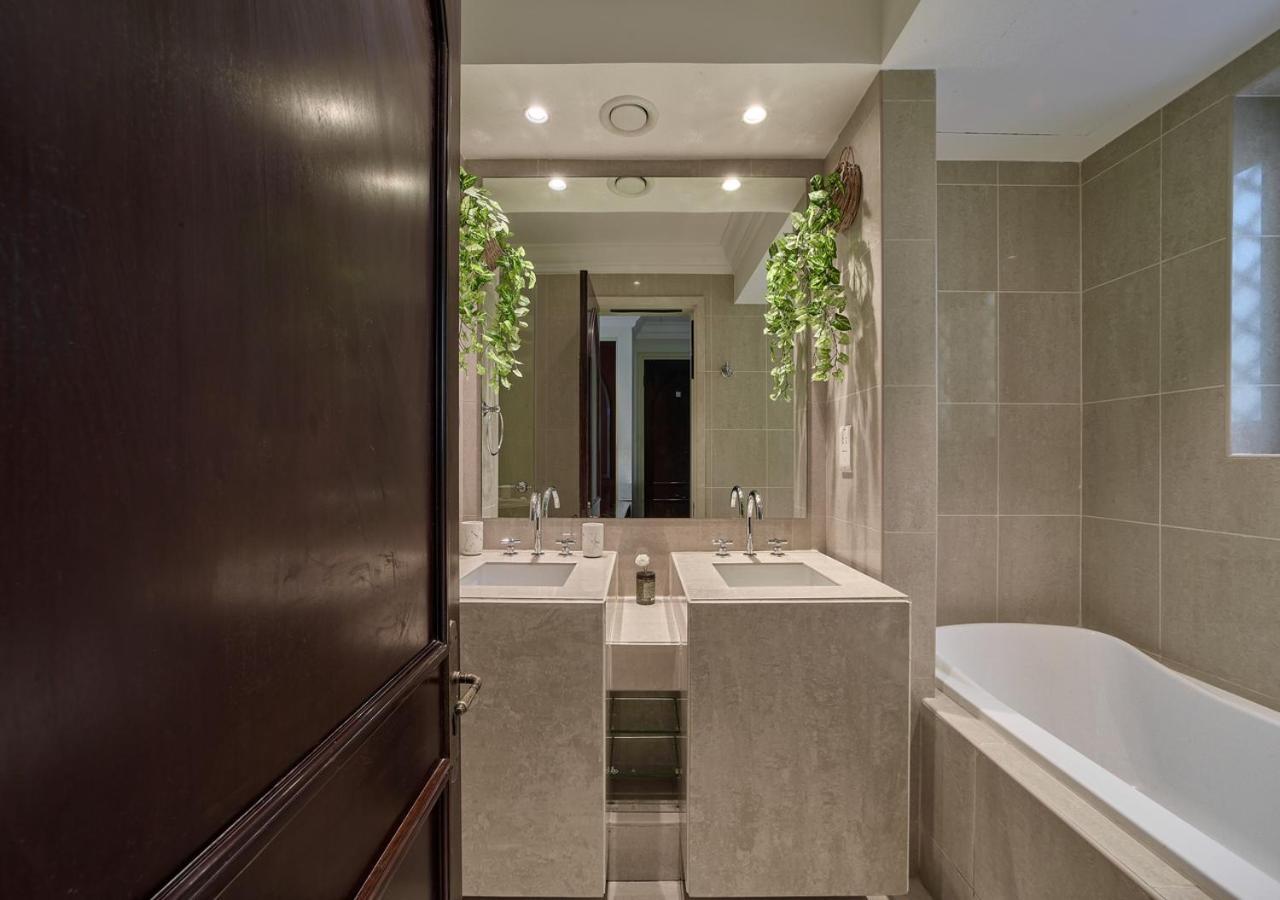 Burj Khalifa Partial View Peak Living Luxury 2Br Souk Al-Bahar Beside Dubai Mall-Golden Homes מראה חיצוני תמונה